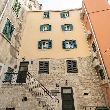 Imperator بيت ضيافة